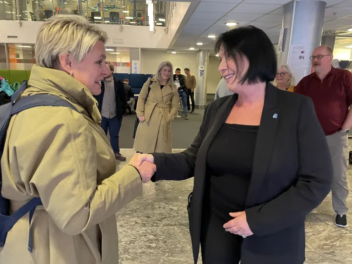 Arbeids- og inkluderingsminister Marte Mj&oslash;s Persen &oslash;nsker velkommen til flyktningtjenesten av May-Britt Stensj&oslash; Miri