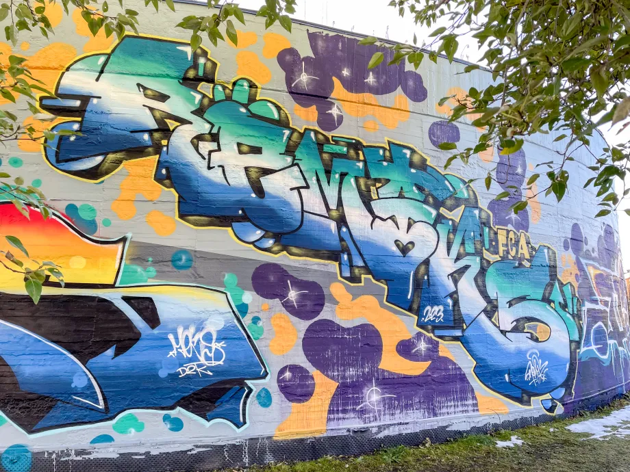 Forh&aring;pningen trykkbasseng dekket av gatekunst
