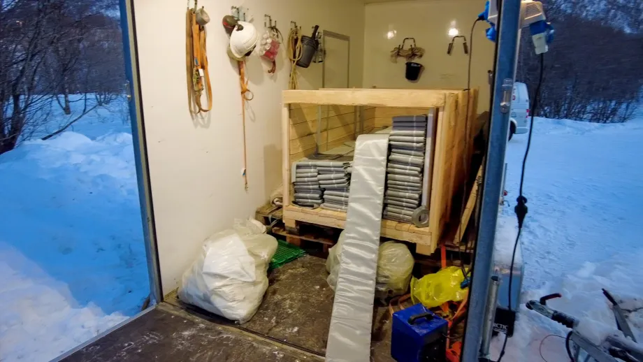 Viser str&oslash;mpeledning lagret i tilhenger