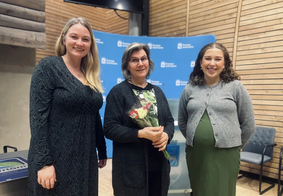 Lillian Pedersen og Marthe Henriksen, sammen med Sigrid Bj&oslash;rnhaug Hammer