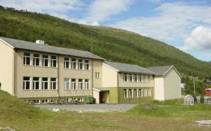 Kattfjord skole Bilde av kattfjord skolebygg