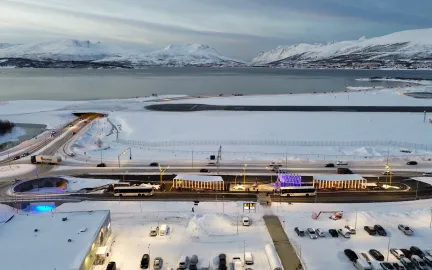 Gi&aelig;verbukta bussterminal dronefoto