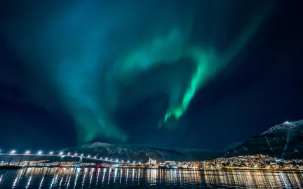Nordlys over Troms&oslash;