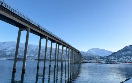 Troms&oslash;brua sett fra Vervet