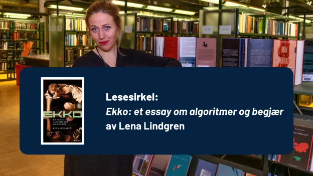 Lesesirkel - Ekko Kvinne i svart kjole ser i kamera. Til høyre for henne står bøker oppstilt på en hylle.