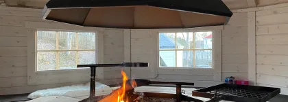 Ekrehagen friluftsbarnehage grillhytte med b&aring;l klar til grilling